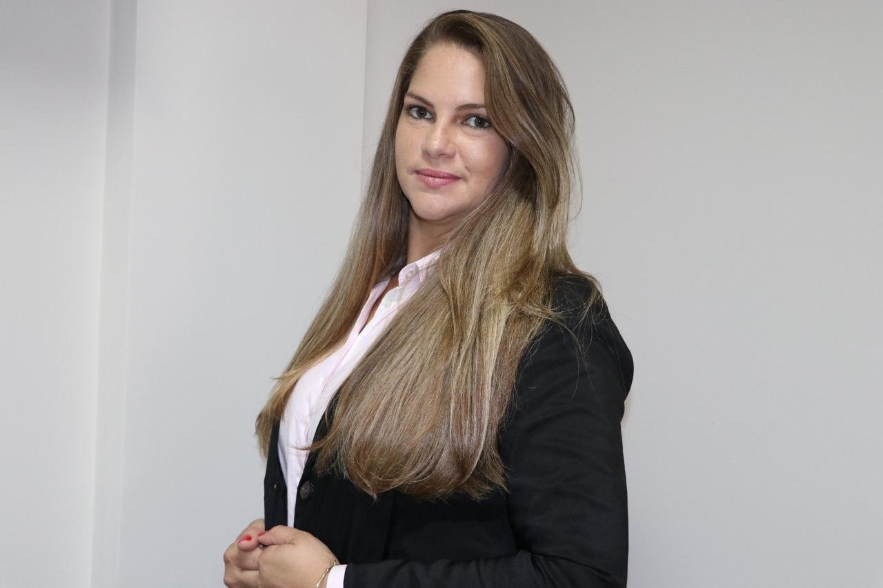 Dra. Thaila Prette Neves Almeida